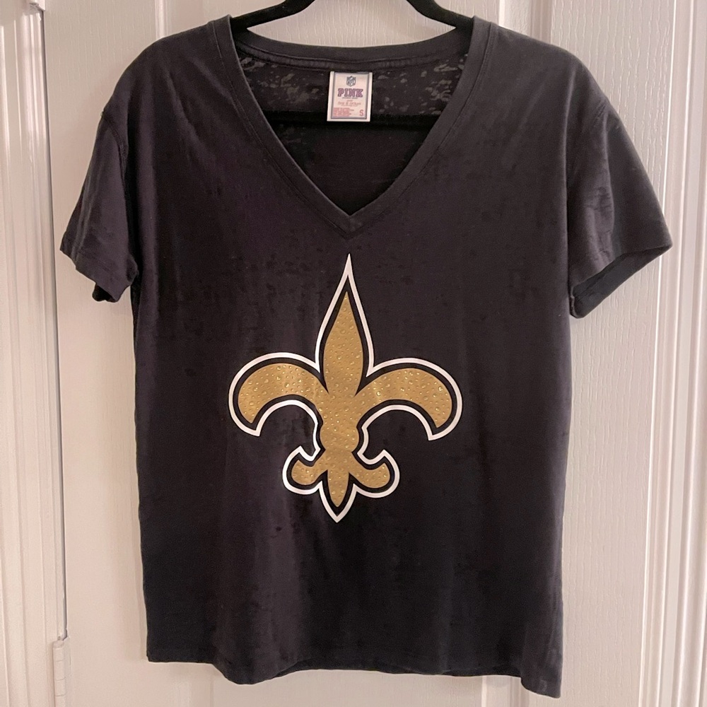 Pink/VS: NFL New Orleans Saints V-Neck Tee w/ Crystals: Limited Edition! 🖤💛⚜️